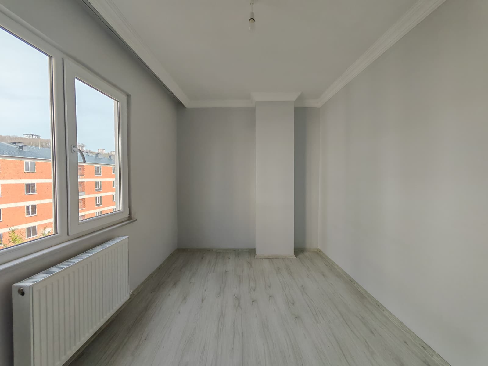 SARAÇLIDA AYRI MUTFAKLI 2 YIILIK ÇİFT BALKONLU 3+1